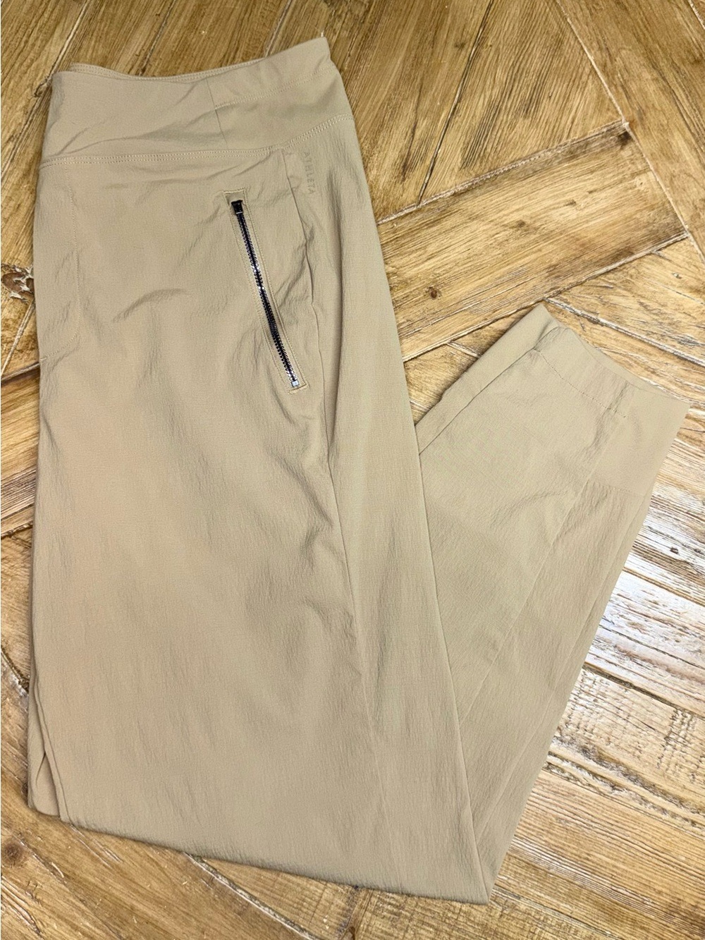 Athleta Trekkie North Joggers Tan Brown Size 10 Lightweight Hiking Cargo Pants